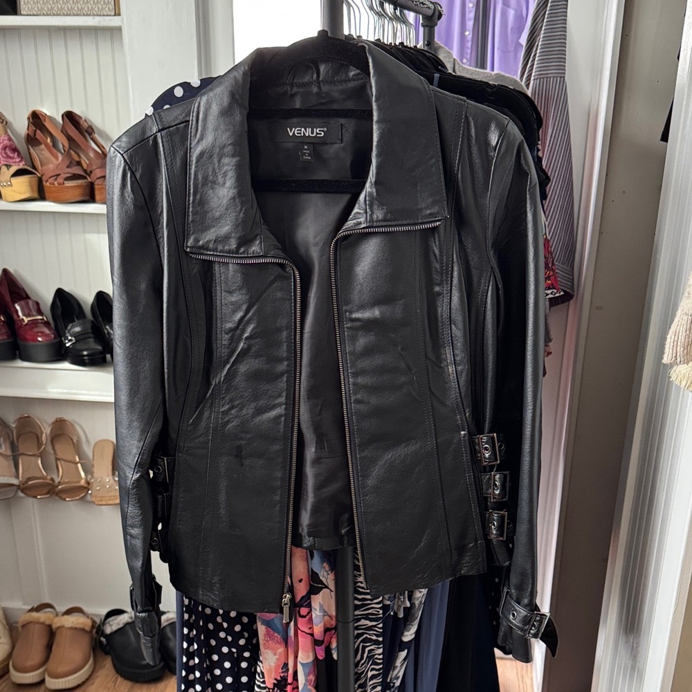 Vintage VENUS Sleek Black 100% Leather Jacket SzM